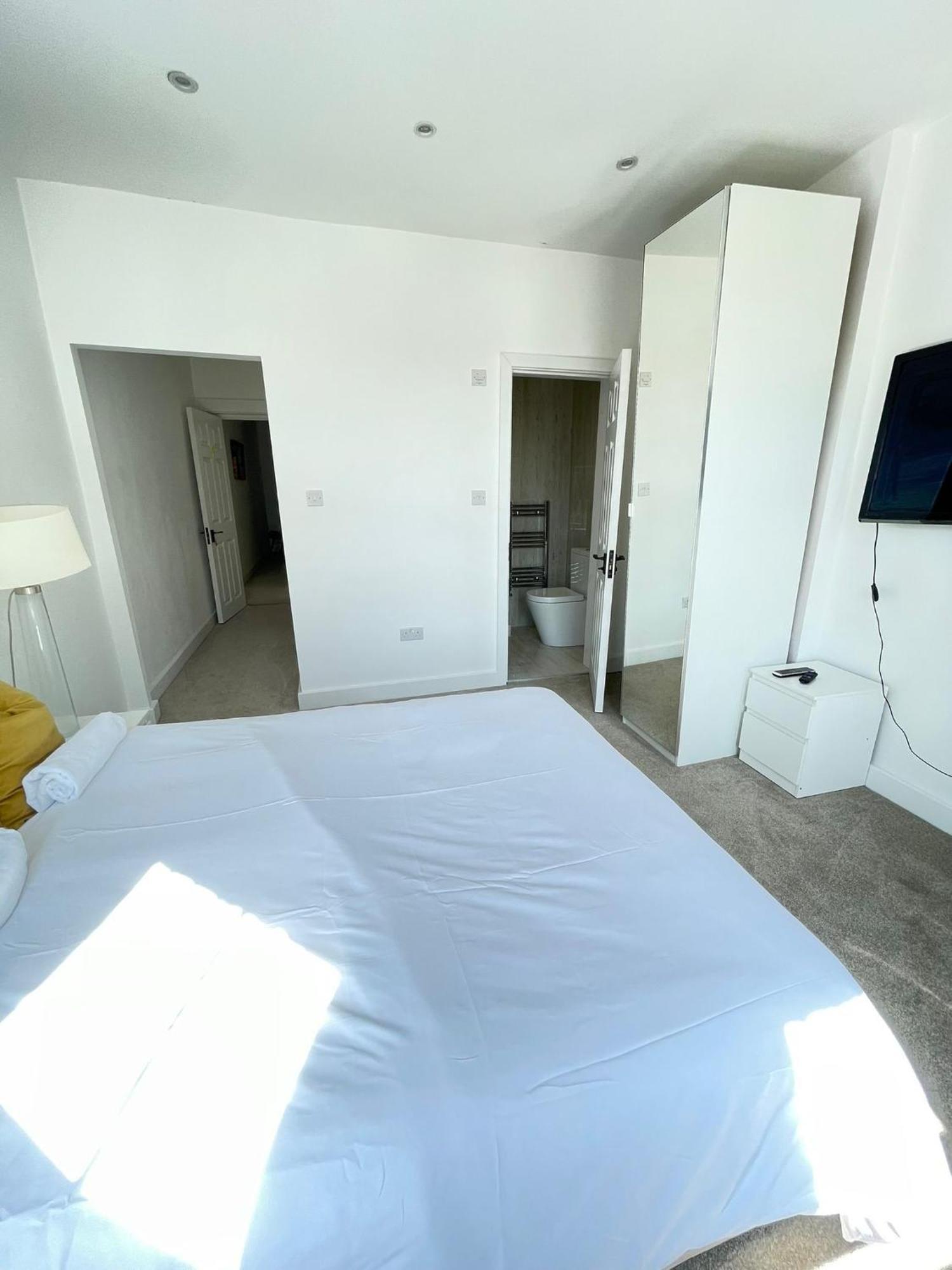 Homestay Comfortable Bay Window Stone Private Bathroom Edgware