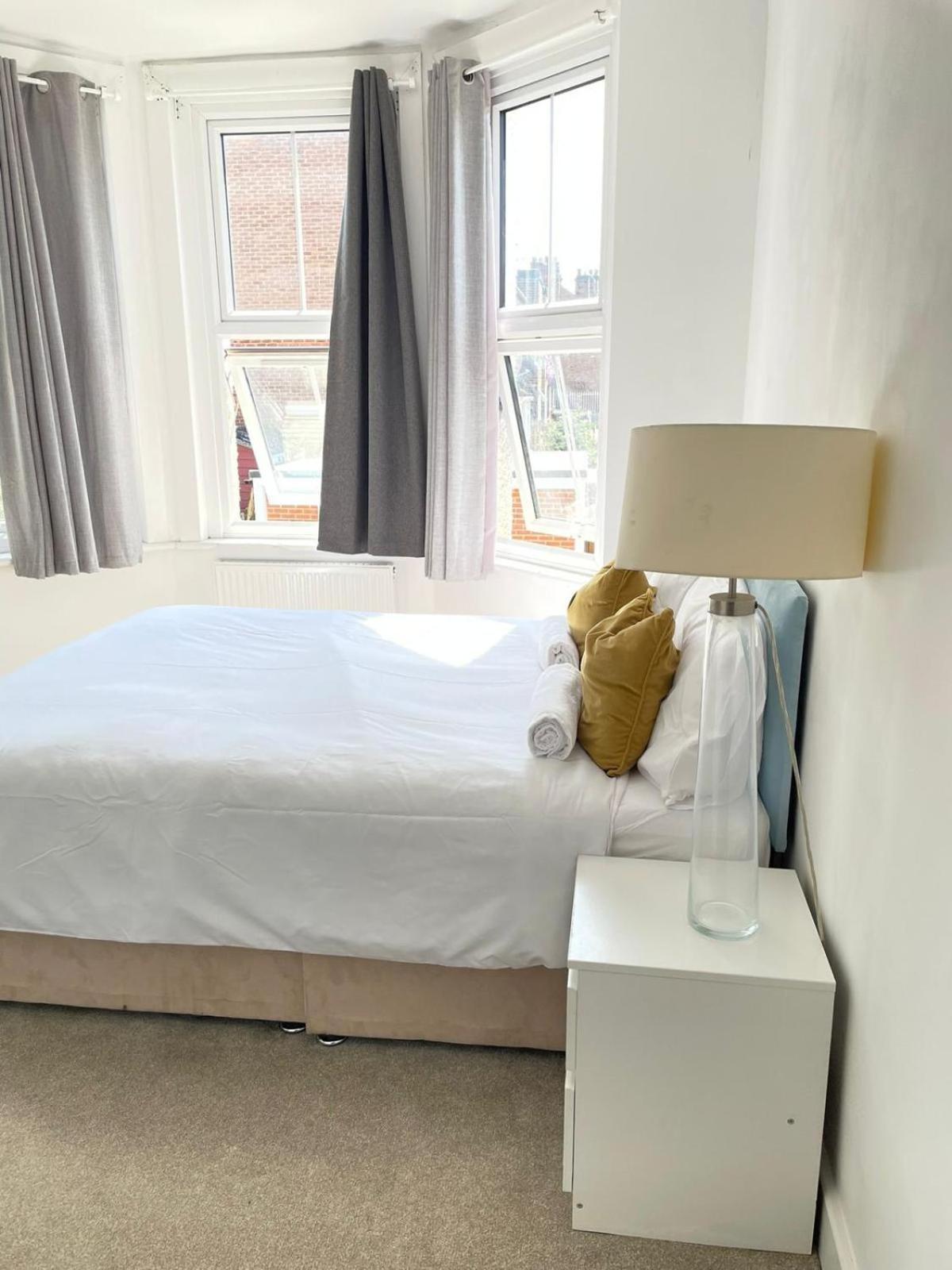 Comfortable Bay Window Stone Private Bathroom * Edgware